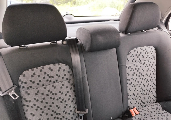 Skoda Fabia cena 2500 przebieg: 169622, rok produkcji 2004 z Pszczyna małe 37